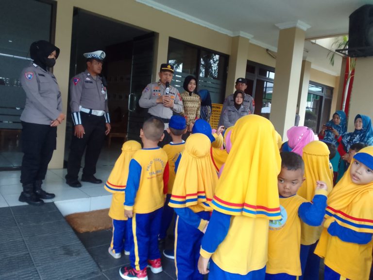 Read more about the article Puncak Tema Profesi, Anak Traju Mas Berkunjung ke Polres Purworejo